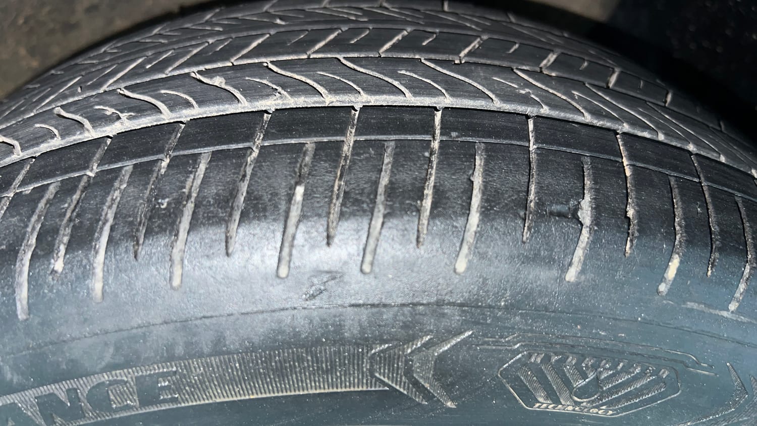 Used 2024 Hyundai Verna SX (O) 1.5 Turbo Petrol MT Petrol Manual tyres RIGHT FRONT TYRE TREAD VIEW