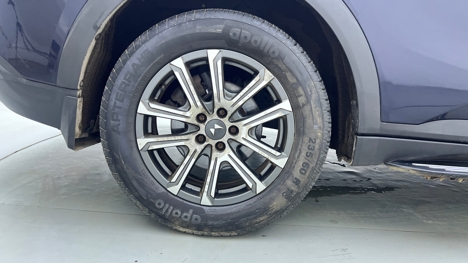 Used 2023 Mahindra XUV700 AX 7 Petrol MT 7 STR Petrol Manual tyres RIGHT REAR TYRE RIM VIEW