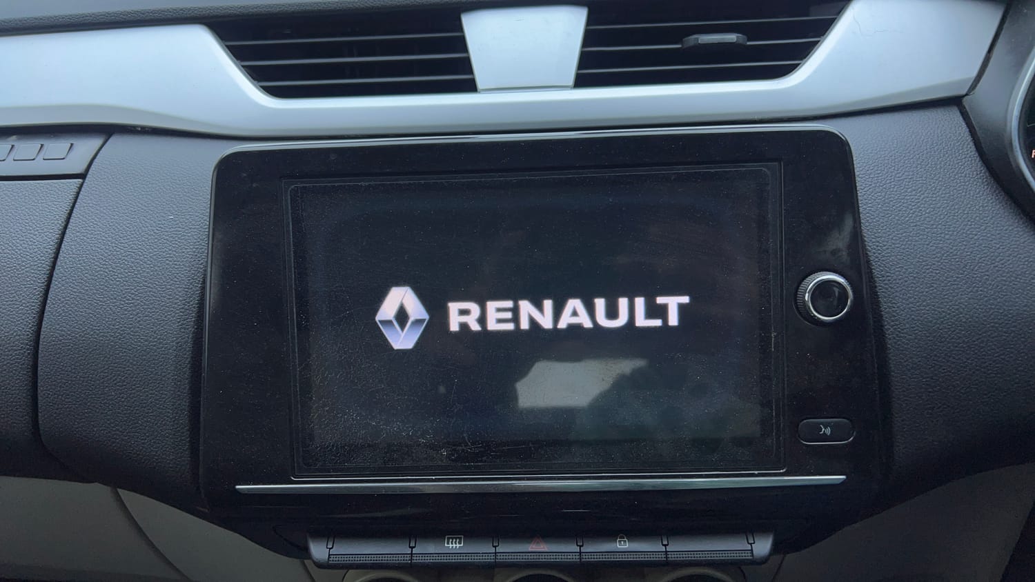 Used 2020 Renault Triber RXZ EASY-R AMT Petrol Automatic top_features Touch screen infotainment system