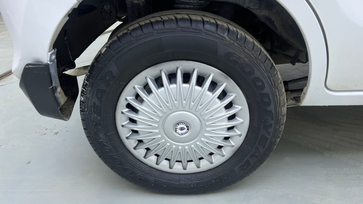 Used 2014 Maruti Suzuki Alto 800 Lxi Petrol Manual tyres RIGHT REAR TYRE RIM VIEW