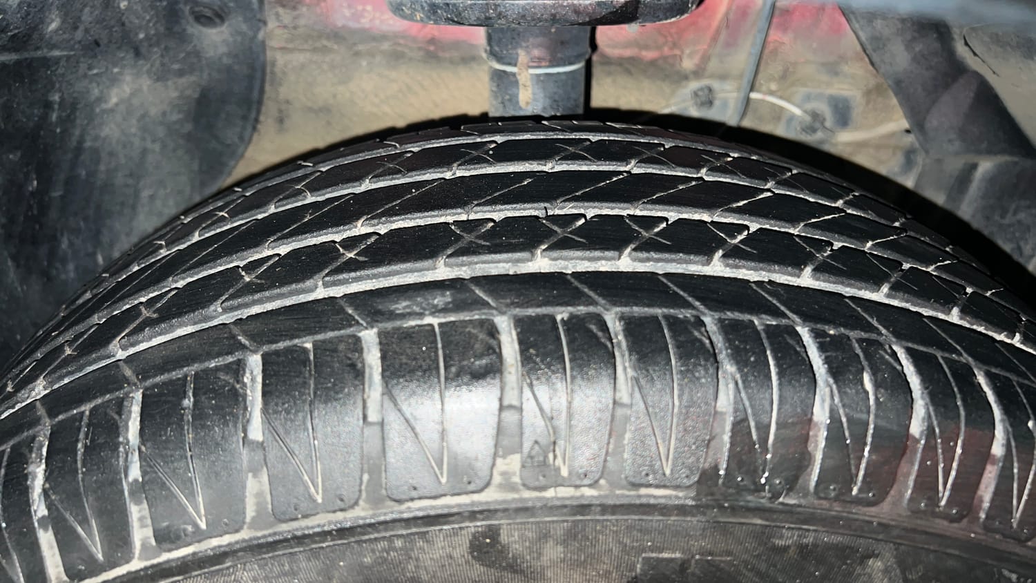 Used 2022 Maruti Suzuki Vitara Brezza [2020-2022] ZXI Plus Dual Tone Petrol Manual tyres RIGHT FRONT TYRE TREAD VIEW