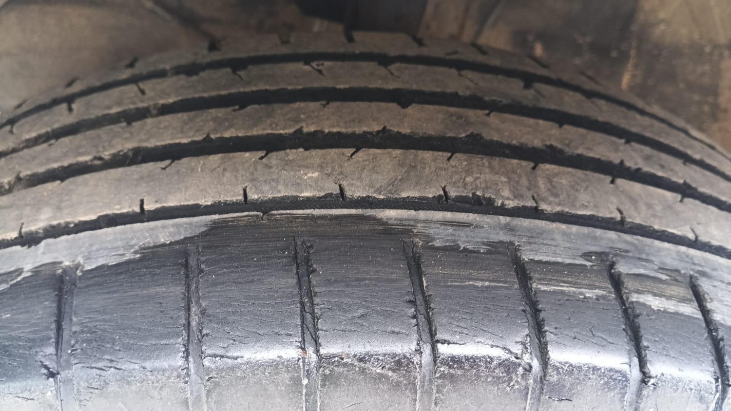 Used 2018 Maruti Suzuki Baleno Zeta 1.2 Petrol Manual tyres LEFT FRONT TYRE TREAD VIEW