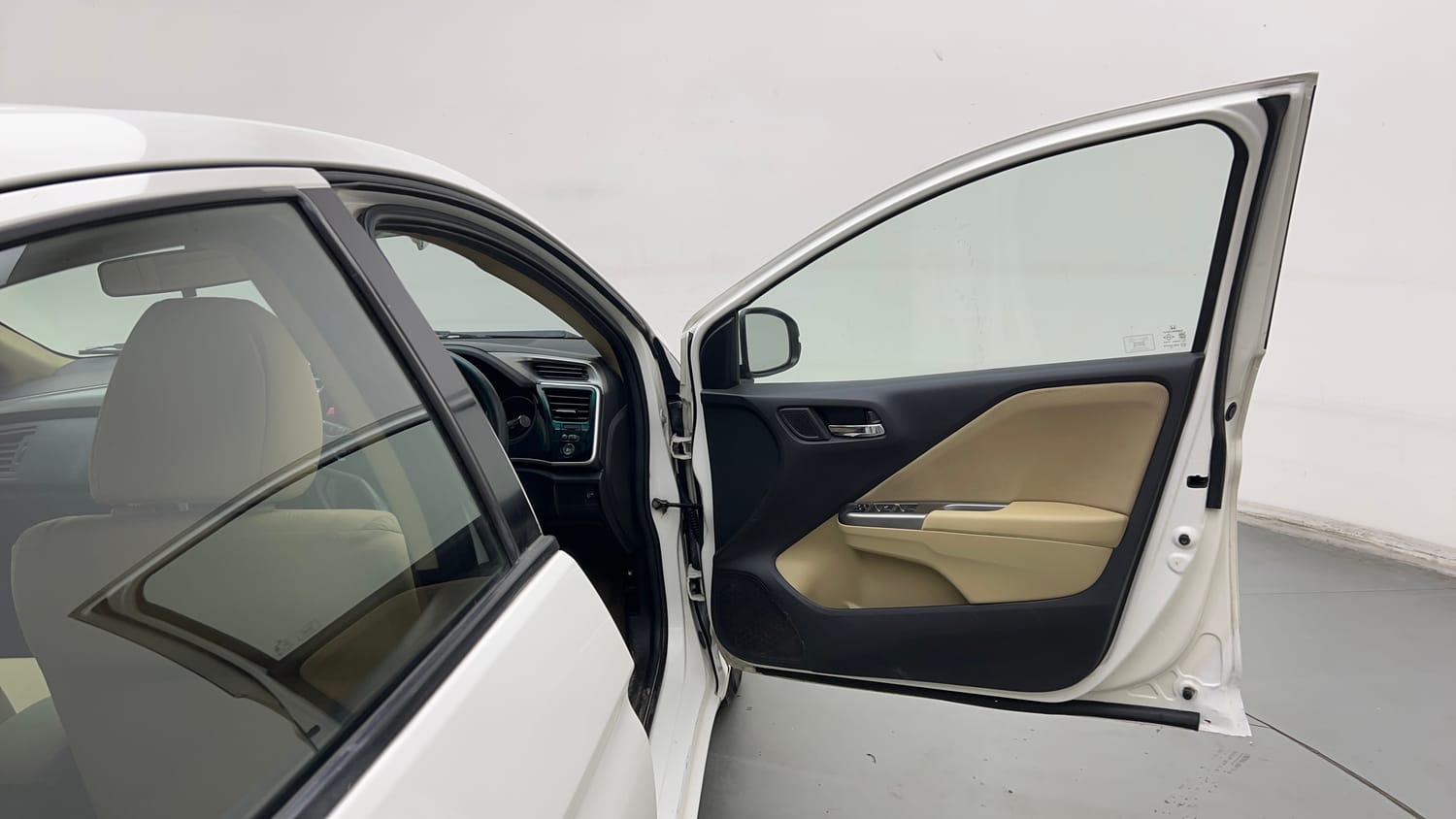 Used 2015 Honda City V Petrol Manual interior RIGHT FRONT DOOR OPEN VIEW