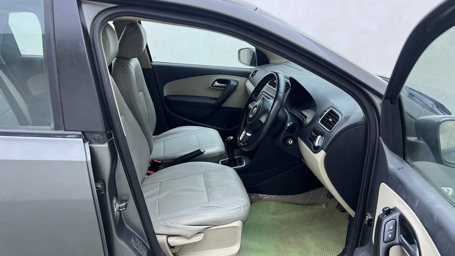 Used 2013 Volkswagen Polo Highline1.2L (P) Petrol Manual interior RIGHT SIDE FRONT DOOR CABIN VIEW