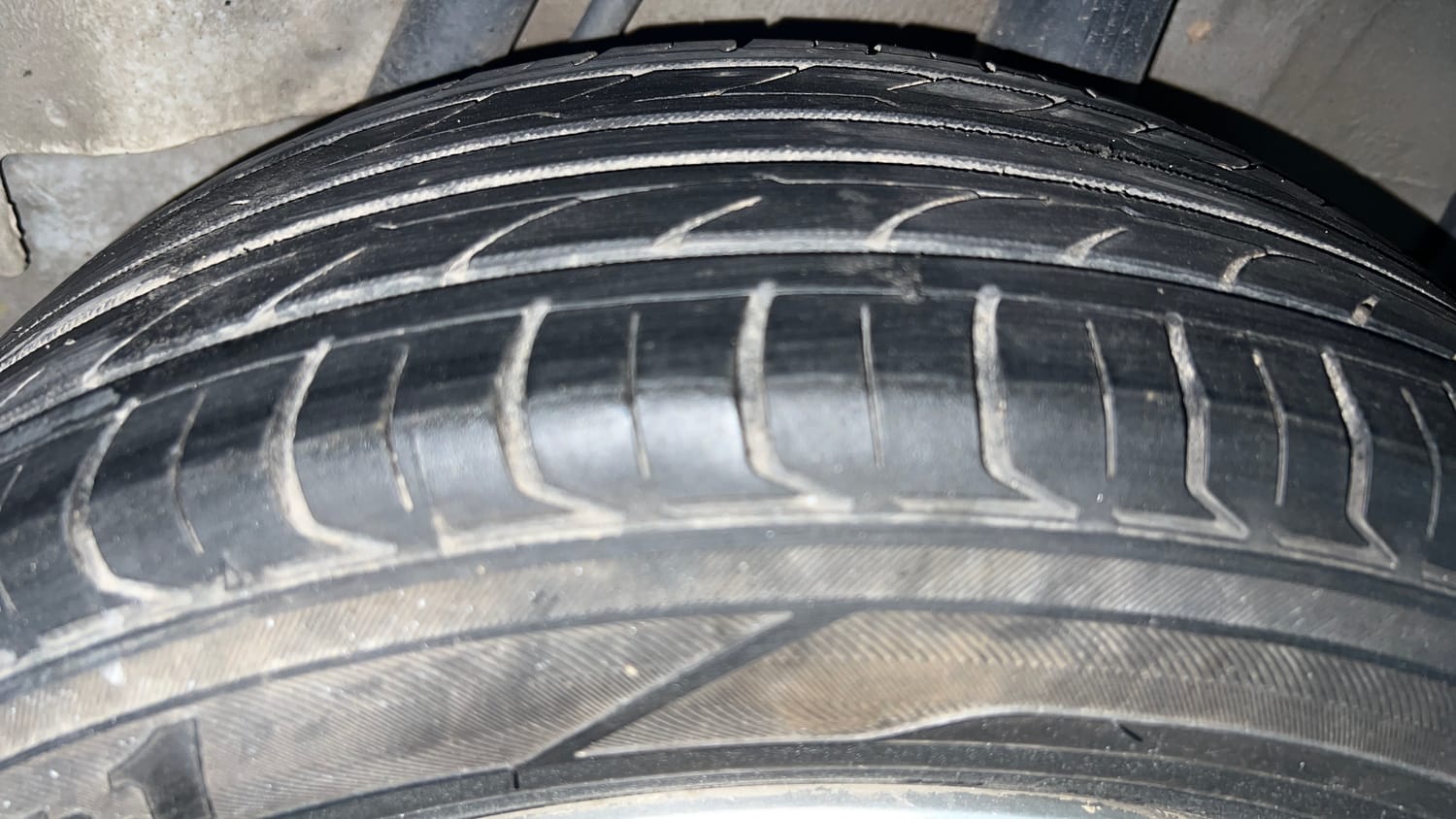Used 2015 Honda City V Petrol Manual tyres LEFT REAR TYRE TREAD VIEW