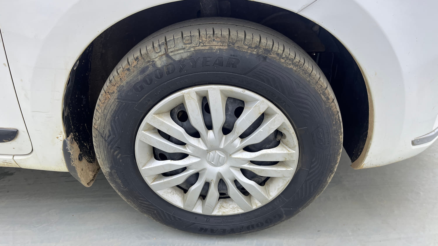 Used 2020 Maruti Suzuki Dzire VXi Petrol Manual tyres RIGHT FRONT TYRE RIM VIEW