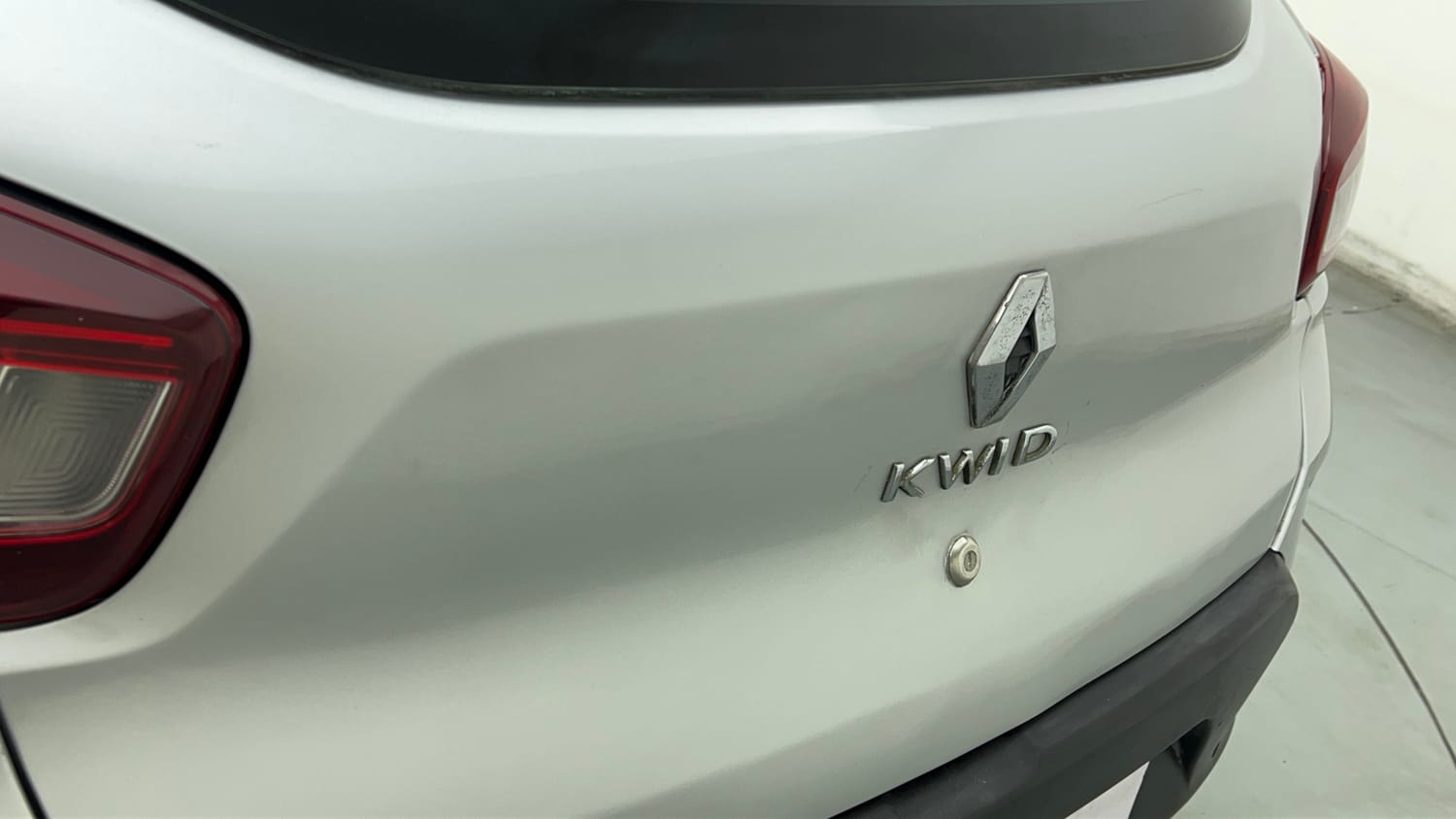 Used 2021 Renault Kwid RXL 1.0 MT Petrol Manual dents MINOR SCRATCH