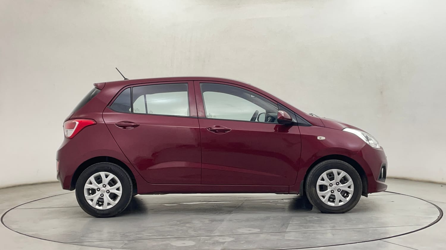Used 2014 Hyundai Grand i10 Magna 1.2 Kappa VTVT Petrol Manual exterior RIGHT SIDE VIEW