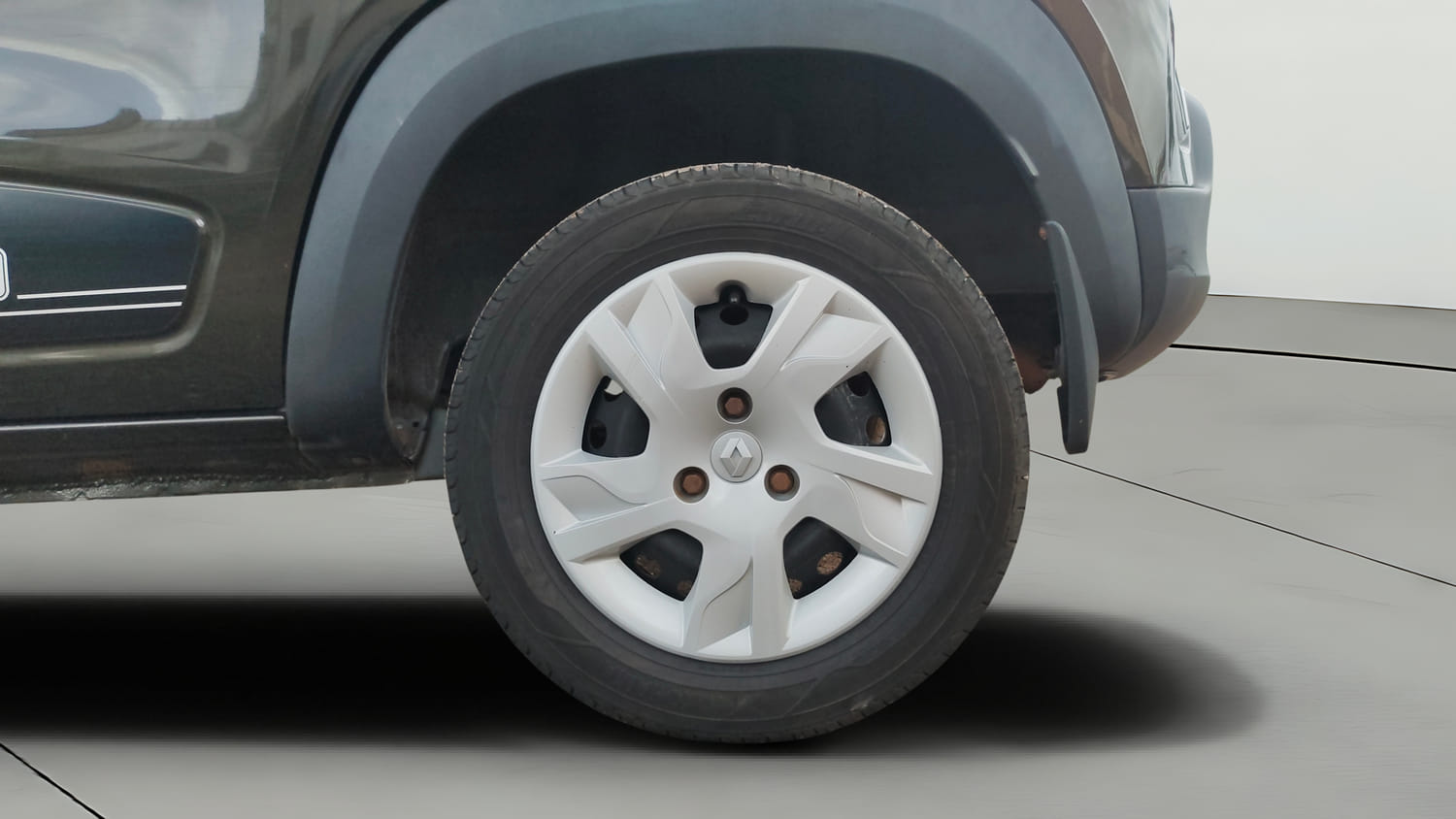 Used 2022 Renault Kwid RXT 1.0 AMT Petrol Automatic tyres LEFT REAR TYRE RIM VIEW