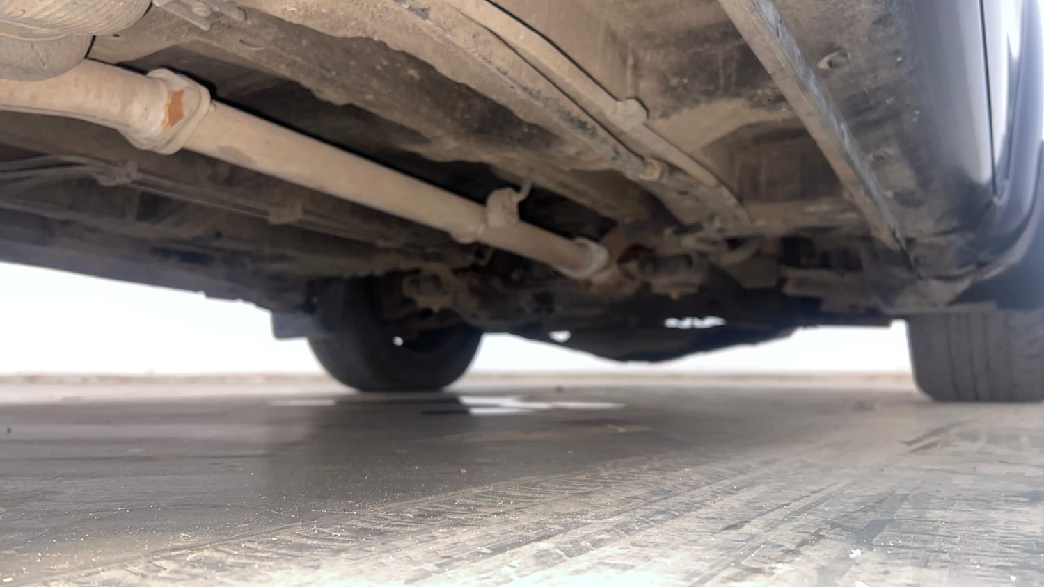 Used 2016 Mahindra XUV500 W4 Diesel Manual extra REAR RIGHT UNDERBODY VIEW