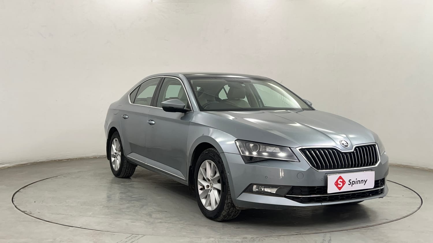 Used 2019 Skoda Superb L&K TDI AT Diesel Automatic exterior RIGHT FRONT CORNER VIEW