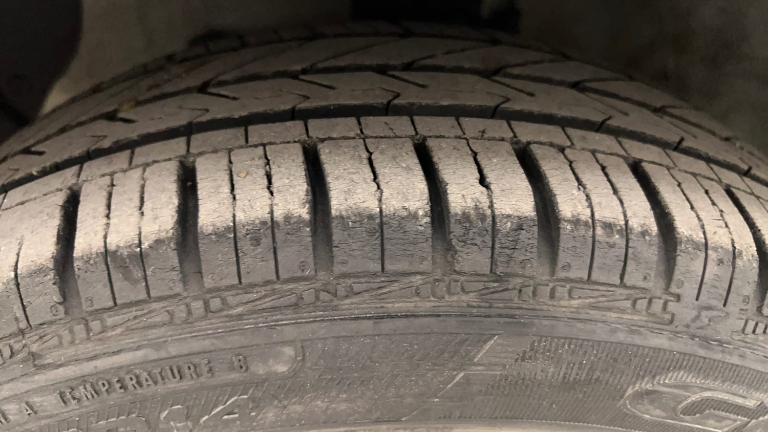 Used 2019 Hyundai Grand i10 Sportz 1.2 Kappa VTVT Petrol Manual tyres LEFT FRONT TYRE TREAD VIEW