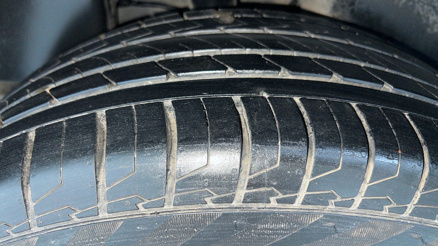 Used 2021 Jeep Compass Longitude (O) 1.4 Petrol DCT Petrol Automatic tyres RIGHT REAR TYRE TREAD VIEW