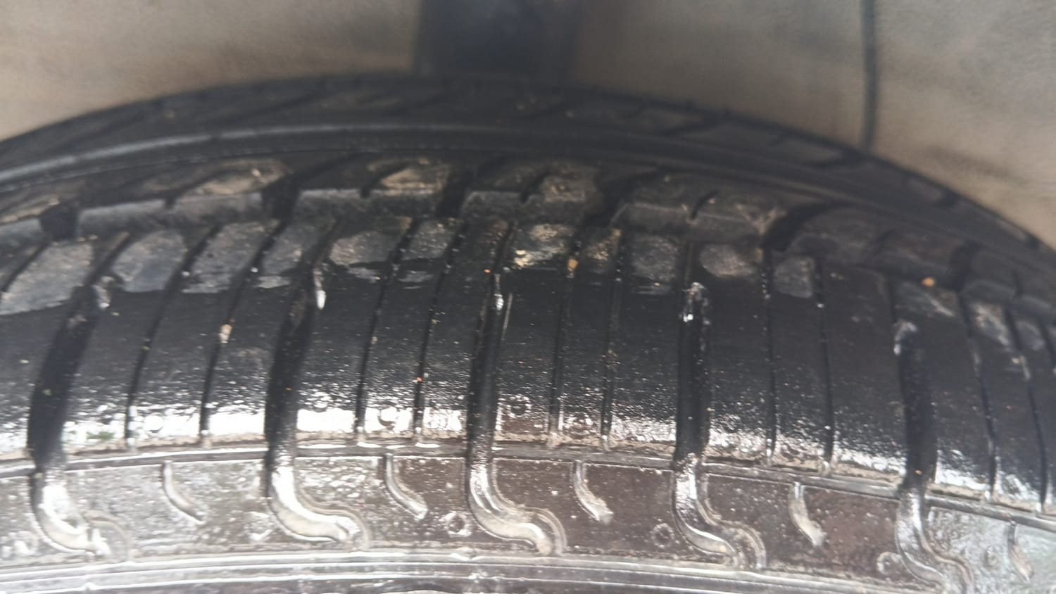Used 2022 Hyundai Aura S 1.2 CNG Cng Manual tyres RIGHT REAR TYRE TREAD VIEW