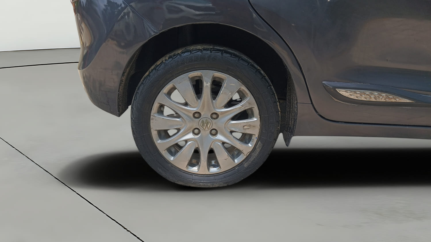 Used 2018 Maruti Suzuki Baleno Zeta 1.2 Petrol Manual tyres RIGHT REAR TYRE RIM VIEW