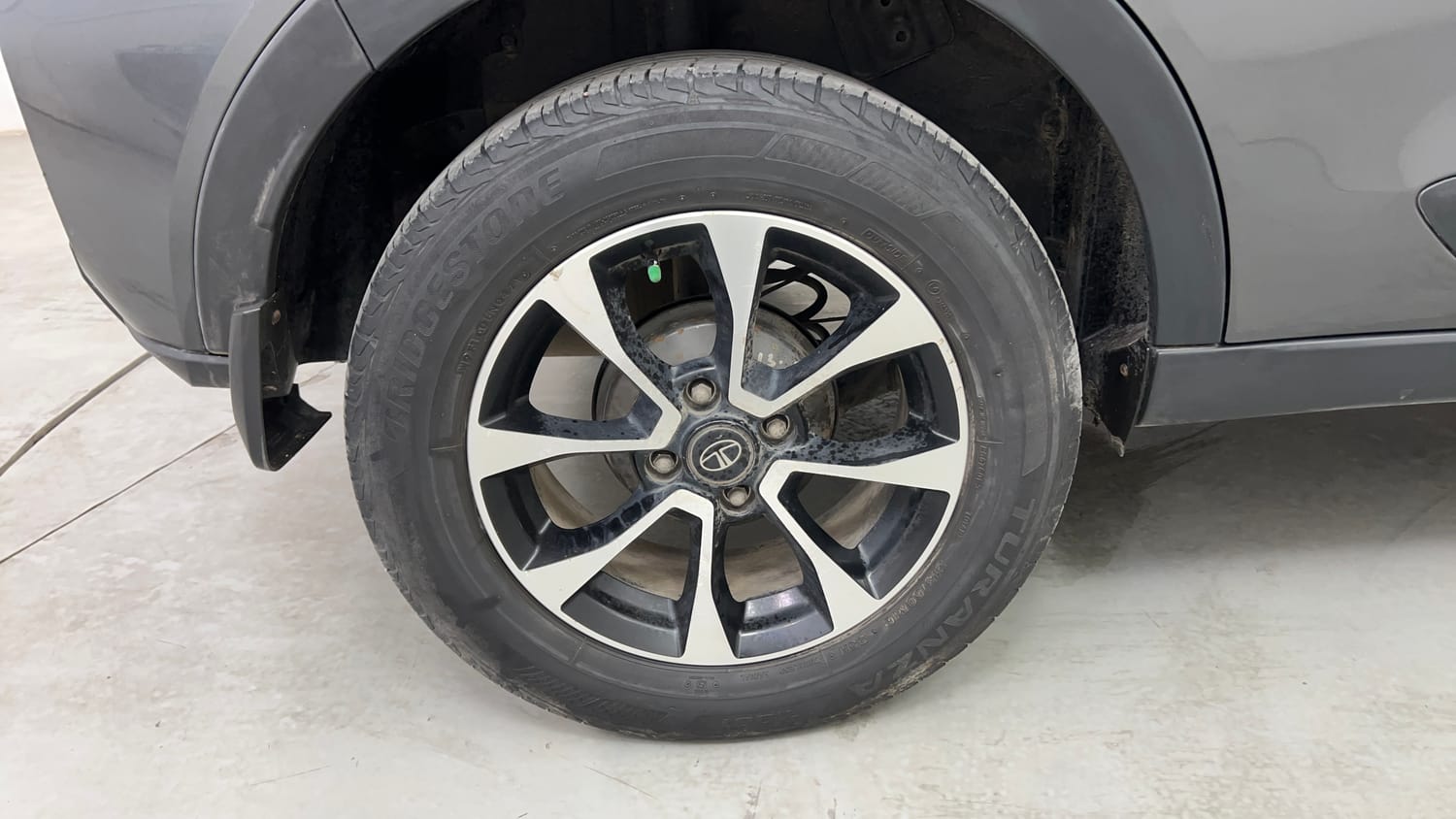 Used 2021 Tata Nexon XZA Plus (S) Petrol Automatic tyres RIGHT REAR TYRE RIM VIEW