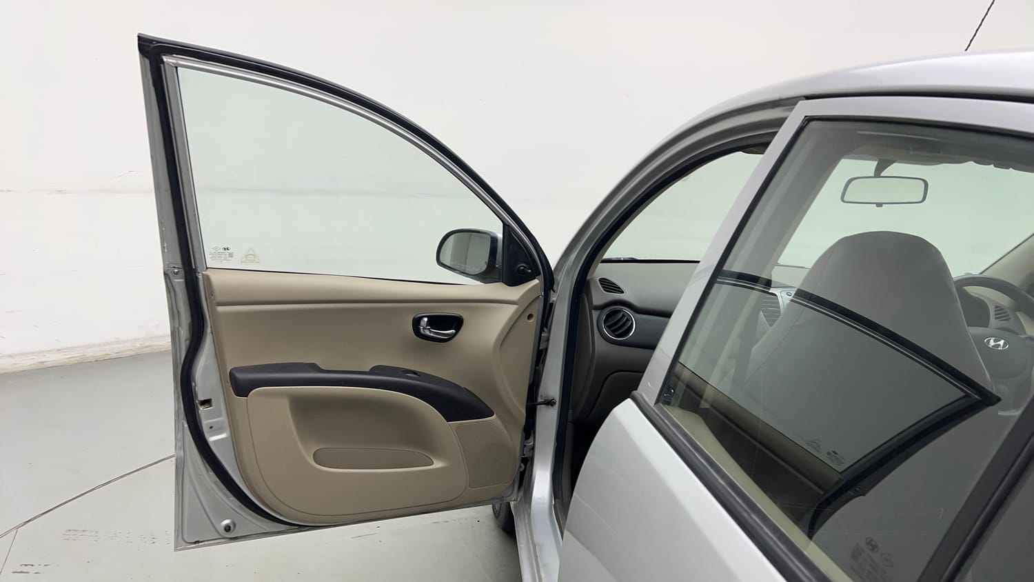Used 2014 Hyundai i10 Sportz 1.1 iRDE2 Petrol Manual interior LEFT FRONT DOOR OPEN VIEW