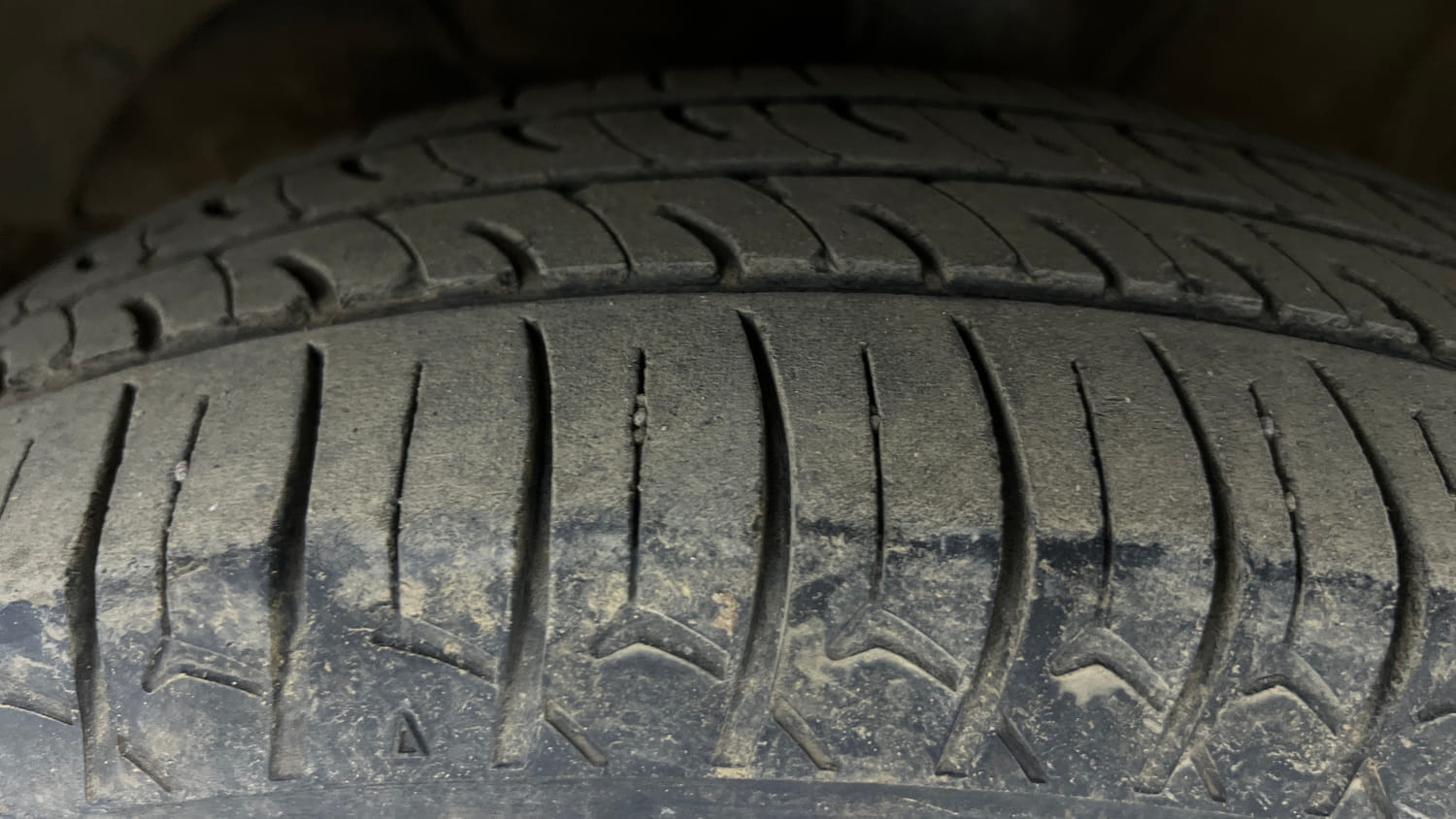 Used 2019 Maruti Suzuki Swift VDi Diesel Manual tyres LEFT FRONT TYRE TREAD VIEW