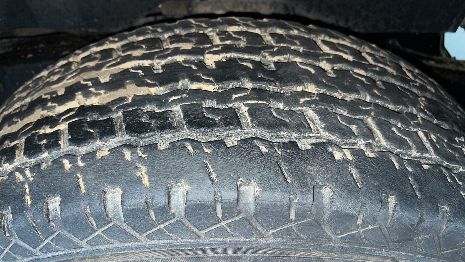 Used 2021 mahindra Thar LX Hard Top Petrol AT 4WD Petrol Automatic tyres LEFT REAR TYRE TREAD VIEW