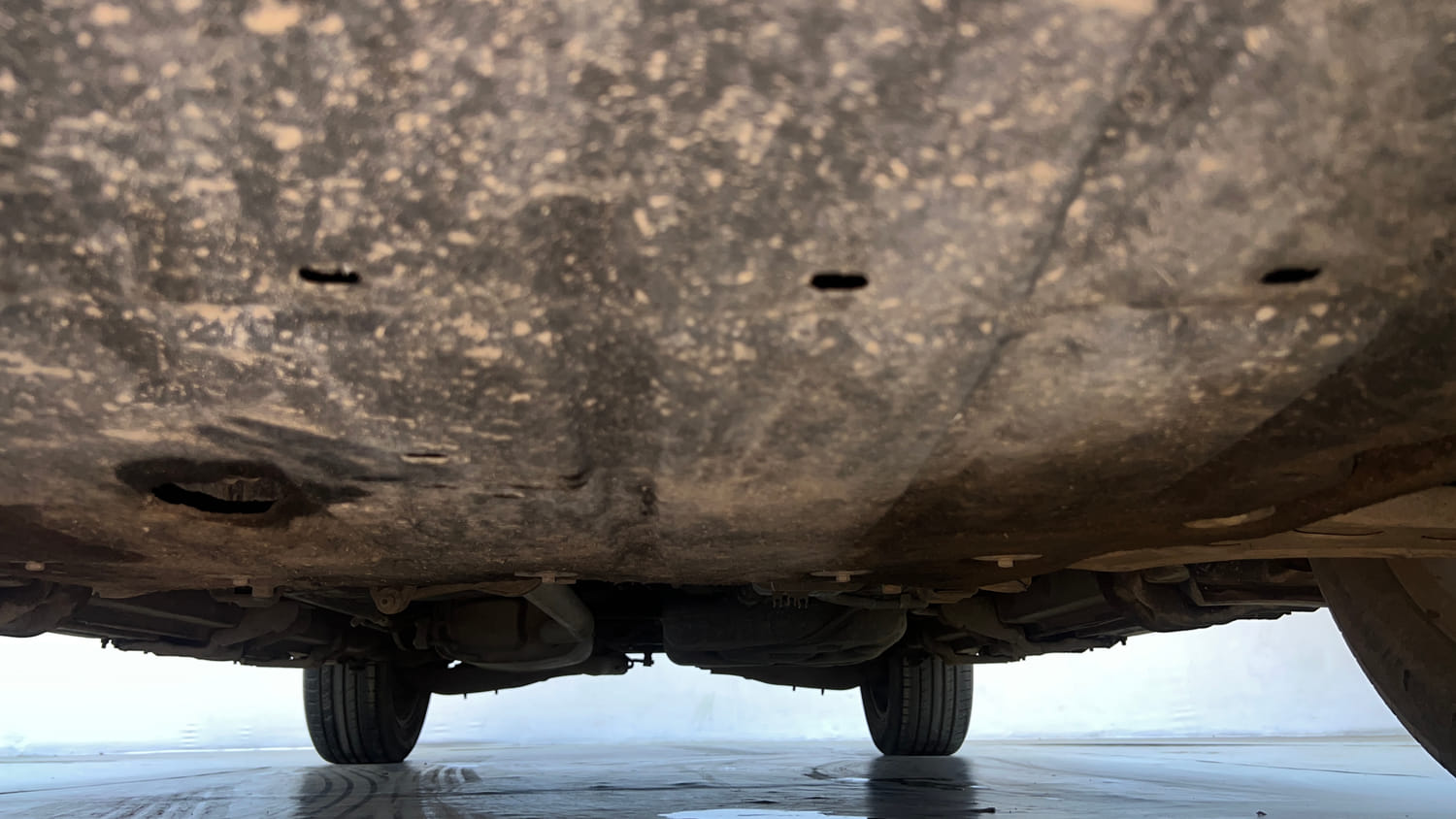 Used 2023 Mahindra XUV700 AX 7 Petrol MT 7 STR Petrol Manual extra FRONT LEFT UNDERBODY VIEW