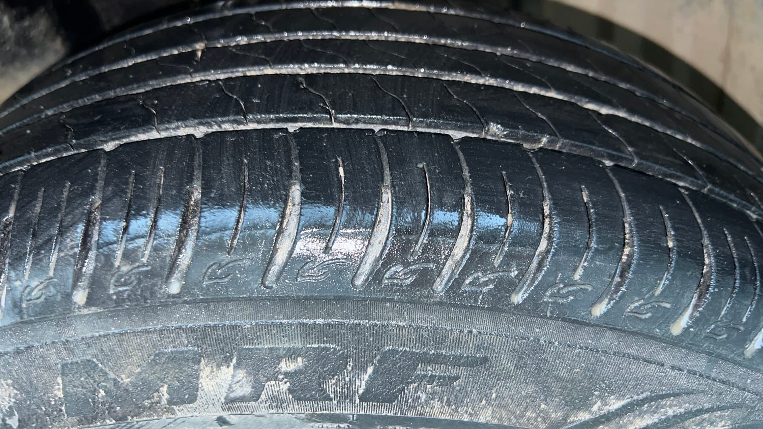 Used 2021 maruti-suzuki Vitara Brezza LXi Petrol Manual tyres RIGHT FRONT TYRE TREAD VIEW