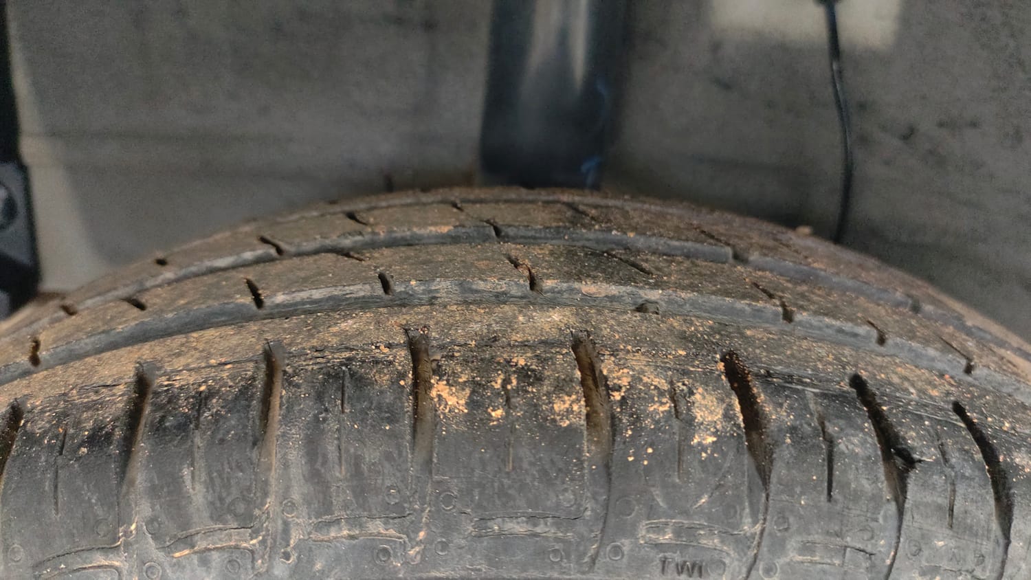 Used 2021 Hyundai Grand i10 Nios Sportz AMT 1.2 Kappa VTVT Petrol Automatic tyres RIGHT REAR TYRE TREAD VIEW