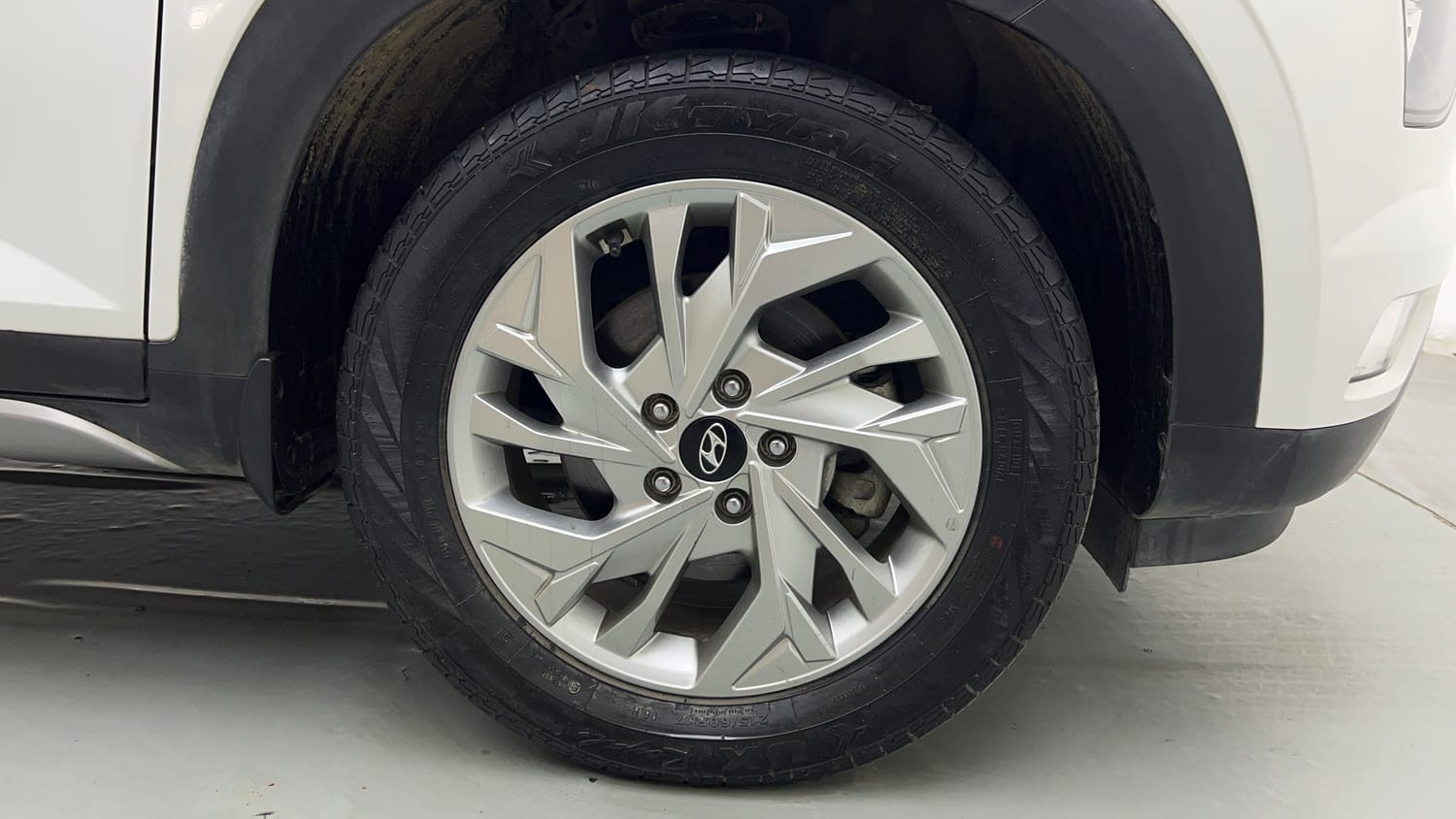 Used 2022 Hyundai Creta SX 1.5 Petrol Petrol Manual tyres RIGHT FRONT TYRE RIM VIEW