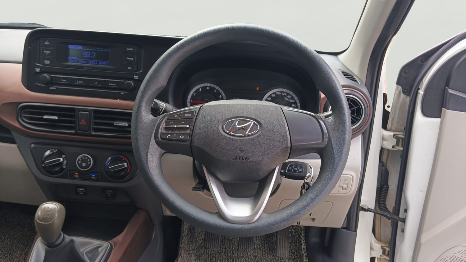 Used 2022 Hyundai Aura S 1.2 CNG Cng Manual interior STEERING VIEW
