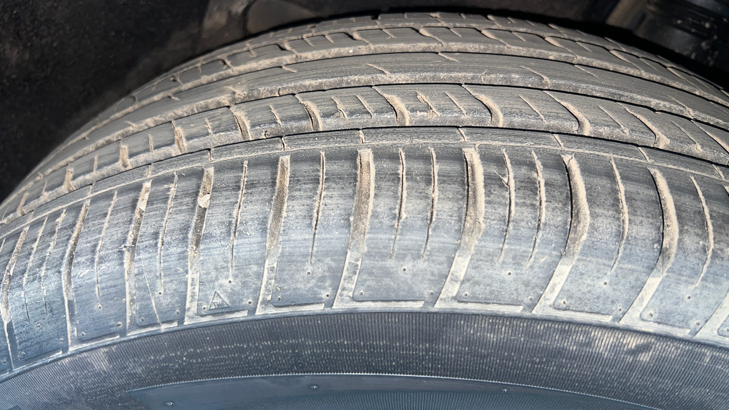 Used 2023 Mahindra XUV700 AX 7 Petrol MT 7 STR Petrol Manual tyres LEFT REAR TYRE TREAD VIEW
