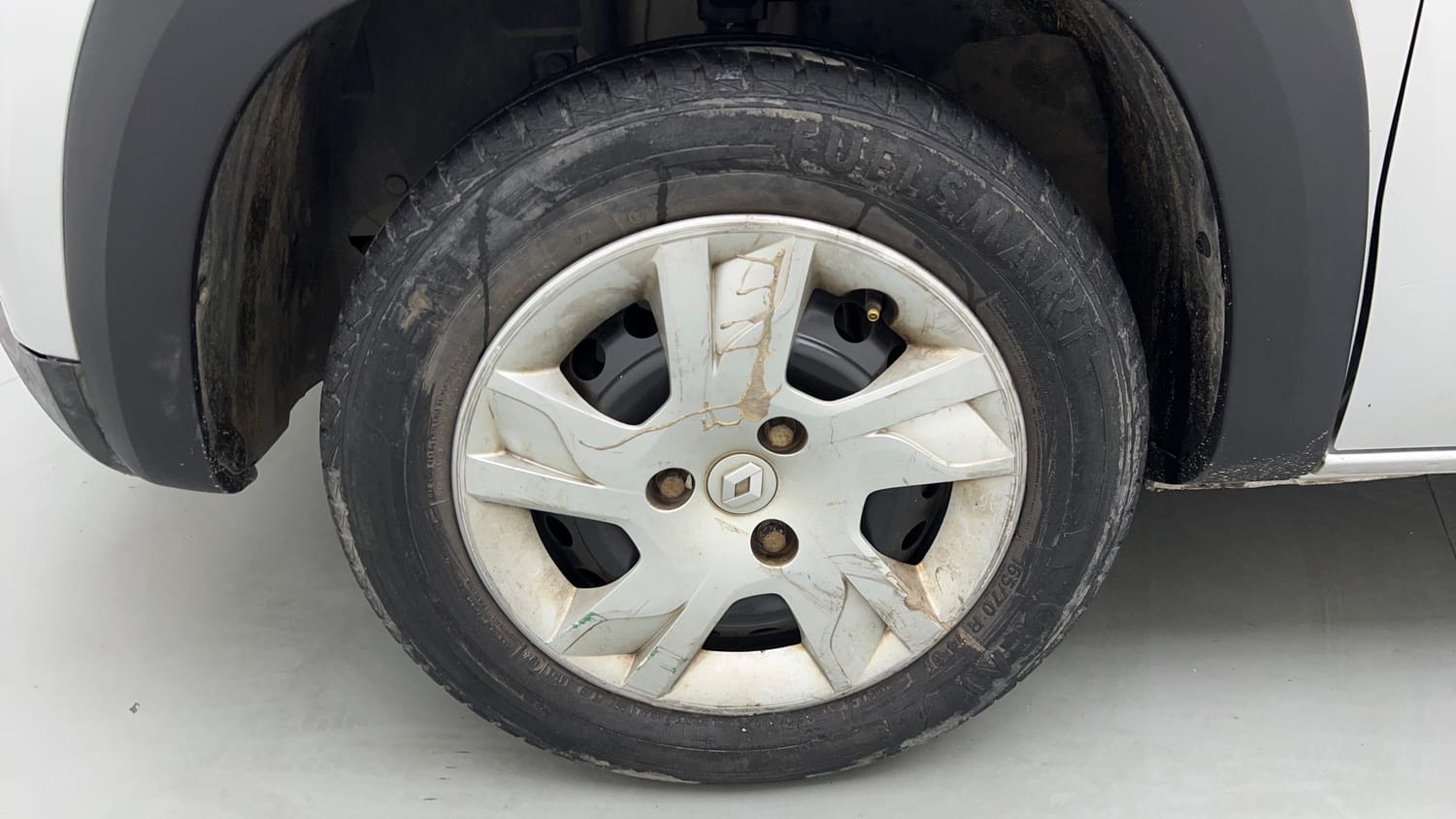 Used 2021 Renault Kwid RXL 1.0 MT Petrol Manual tyres LEFT FRONT TYRE RIM VIEW