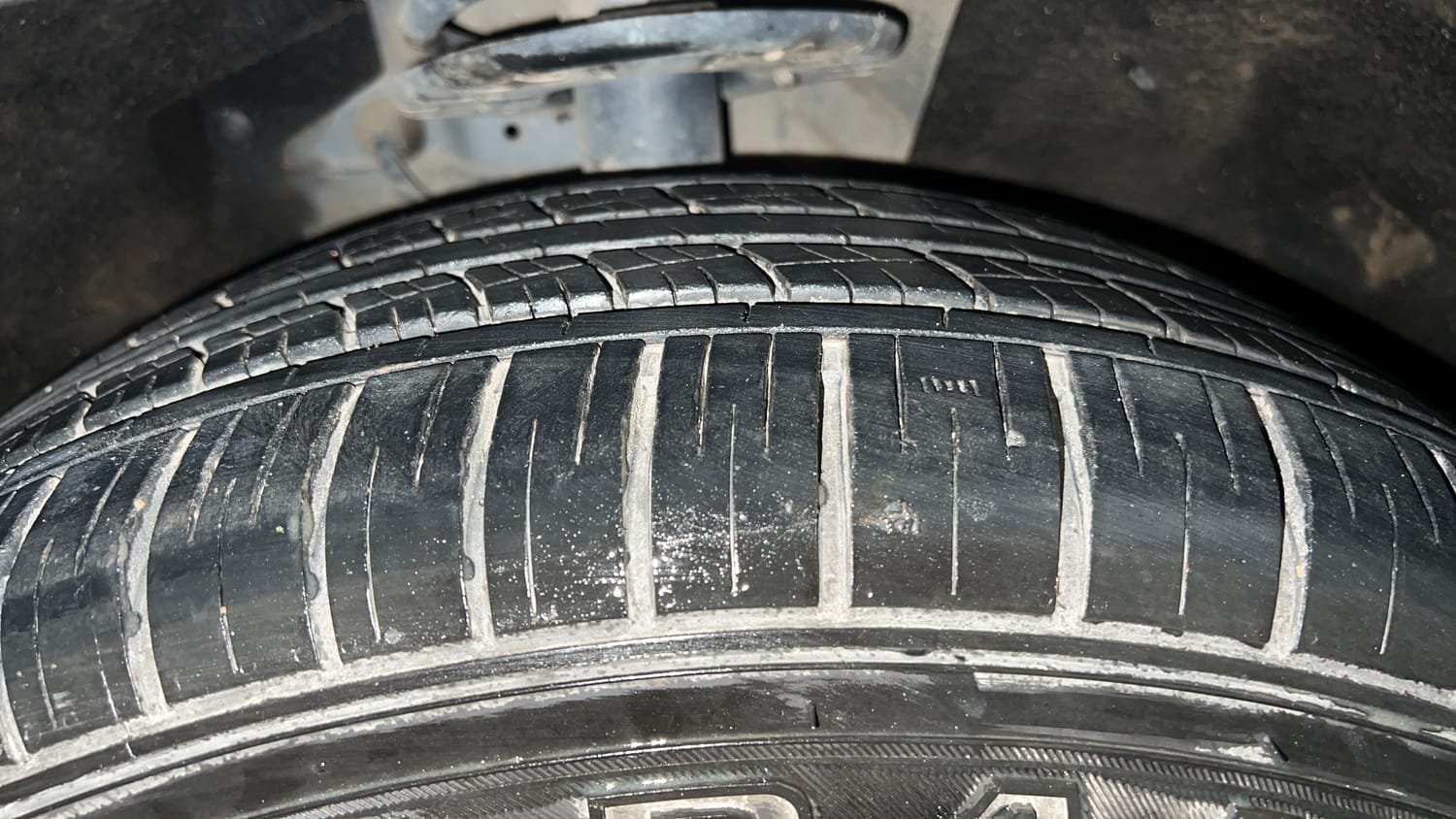 Used 2021 Mahindra XUV700 AX 7 Petrol AT Luxury Pack 7 STR Petrol Automatic tyres RIGHT FRONT TYRE TREAD VIEW