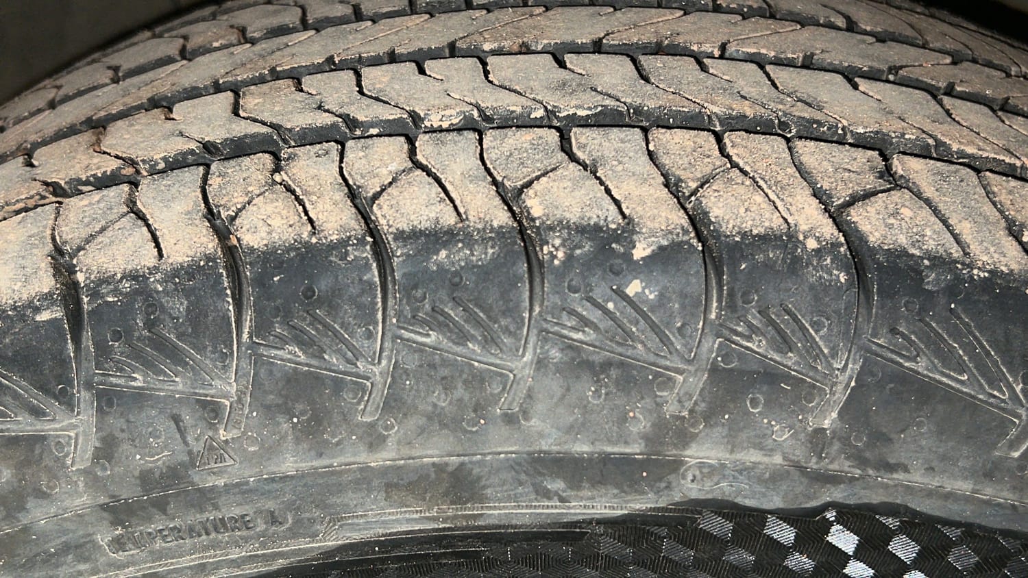 Used 2023 Hyundai Alcazar Platinum 7 STR 1.5 Turbo Petrol Petrol Manual tyres RIGHT FRONT TYRE TREAD VIEW