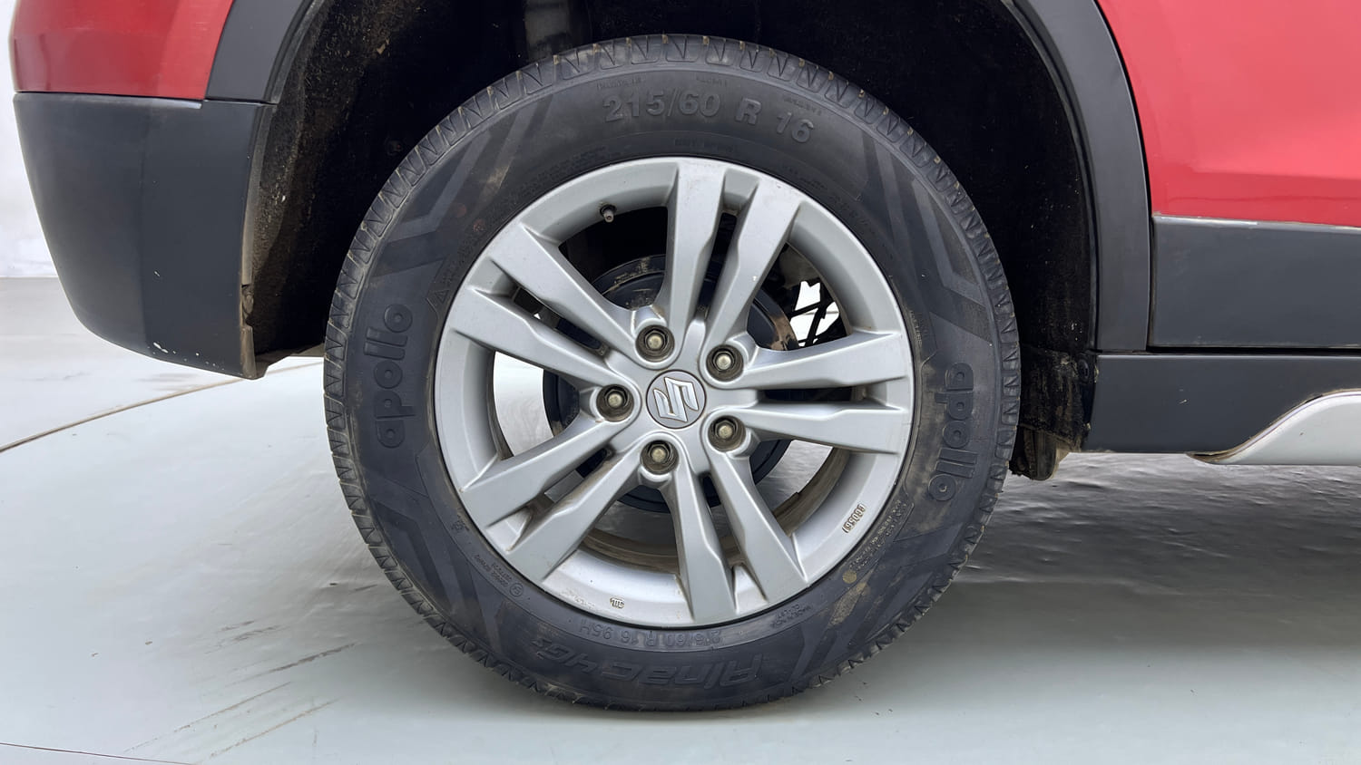 Used 2016 Maruti Suzuki Vitara Brezza [2016-2020] ZDi Diesel Manual tyres RIGHT REAR TYRE RIM VIEW