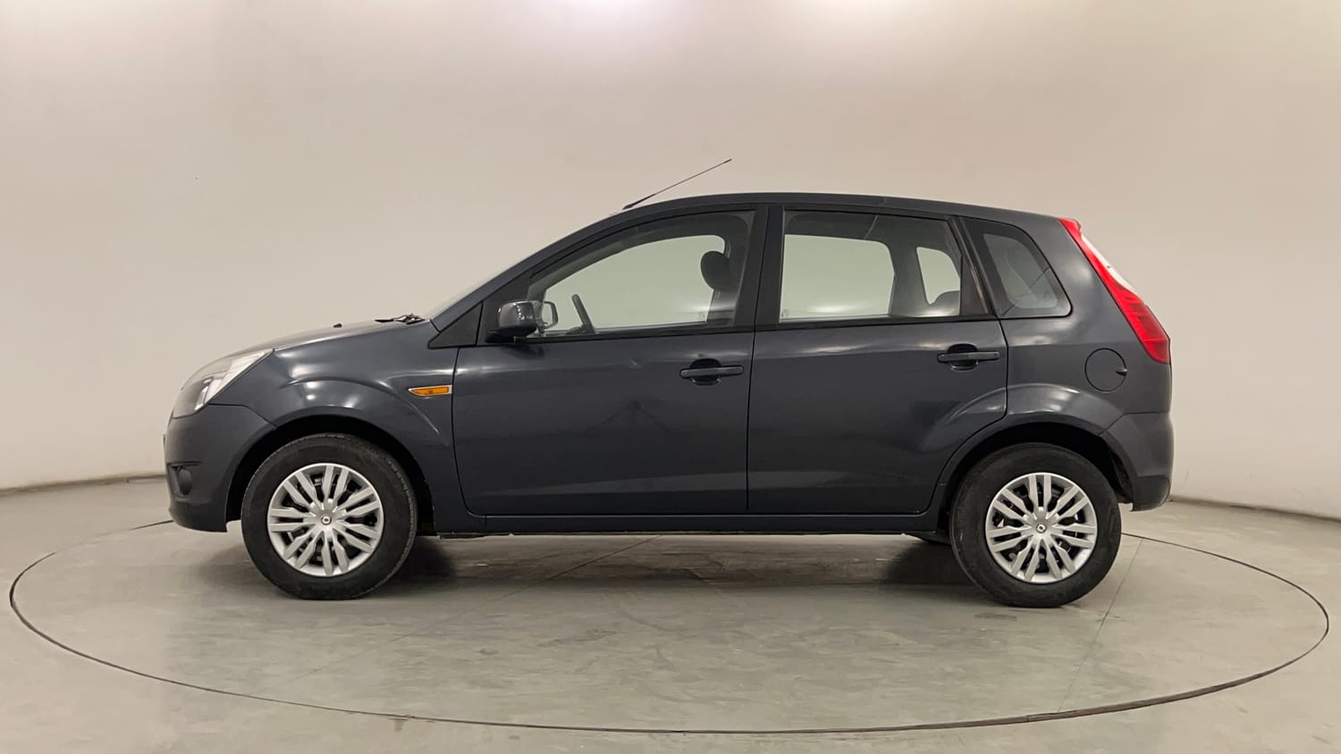 Used 2012 Ford Figo Duratec Petrol ZXI 1.2 Petrol Manual exterior LEFT SIDE VIEW