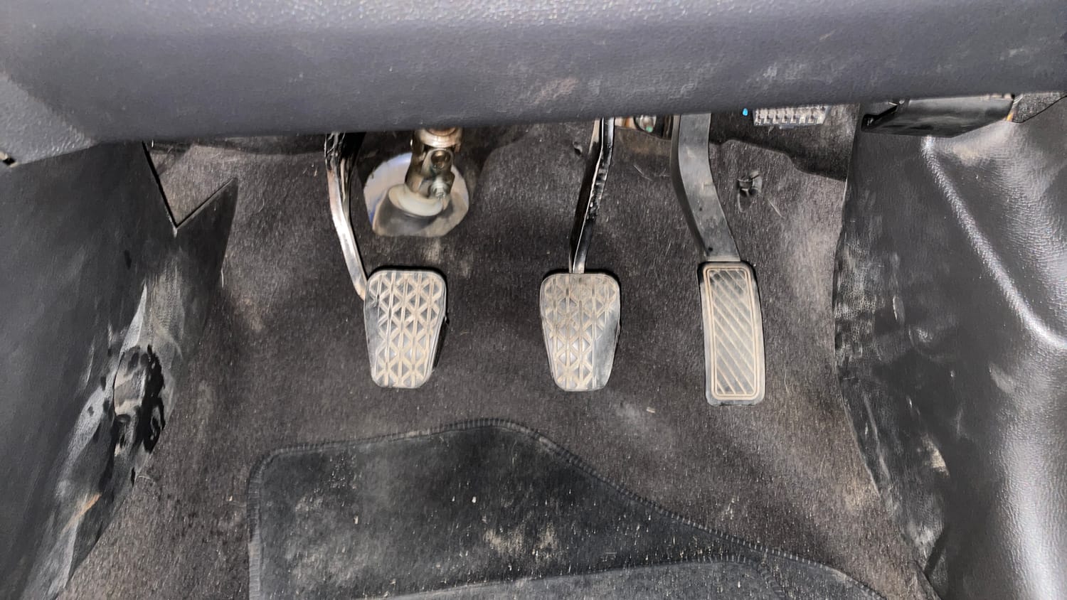 Used 2017 Ford Figo Titanium 1.2 Ti-VCT Petrol Manual interior PEDALS VIEW