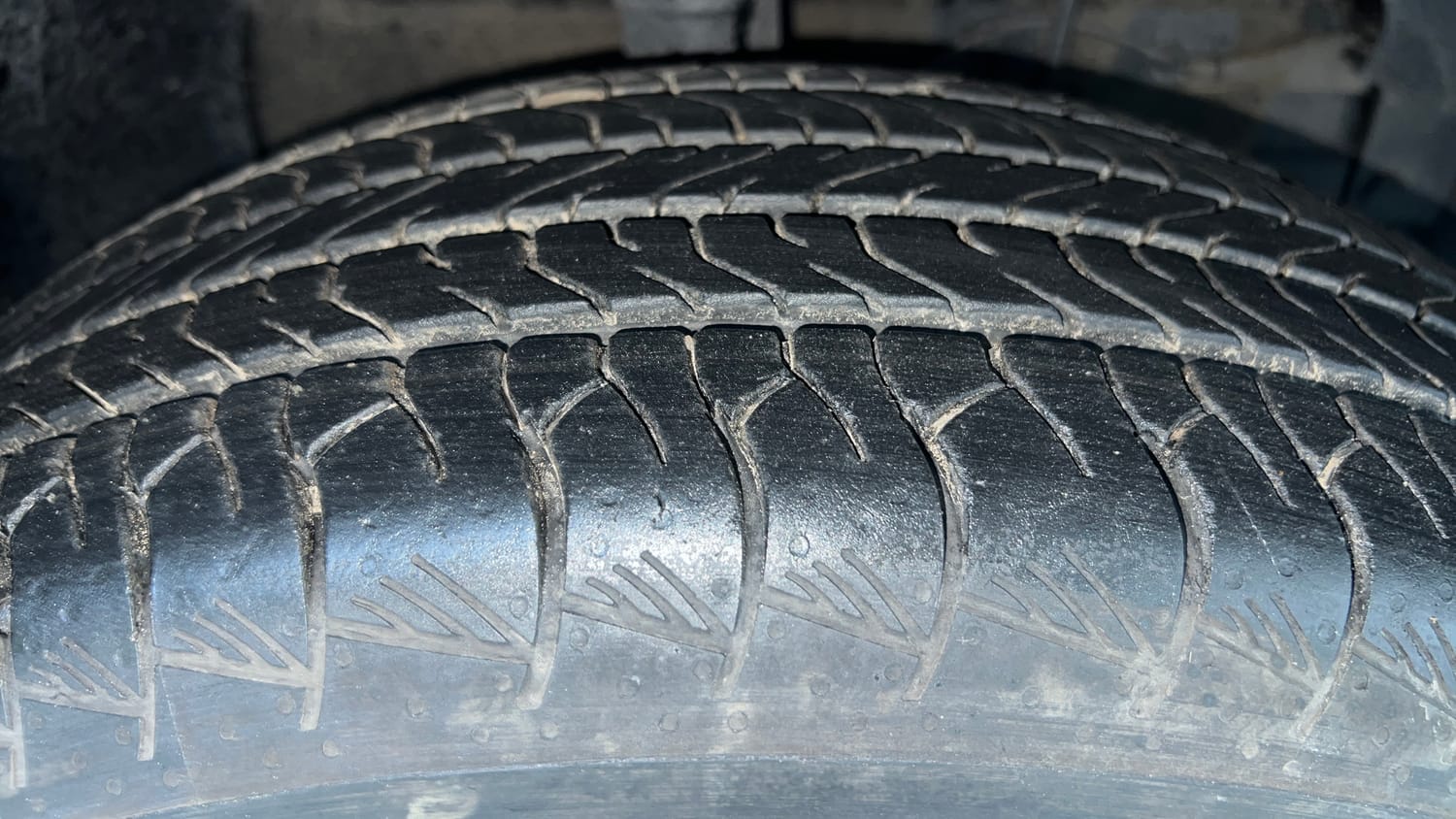 Used 2025 Toyota Urban Cruiser Hyryder V Hybrid Hybrid Automatic tyres RIGHT FRONT TYRE TREAD VIEW