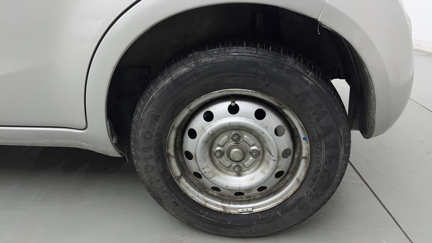 Used 2015 Maruti Suzuki Ritz Lxi BS-IV Petrol Manual tyres LEFT REAR TYRE RIM VIEW