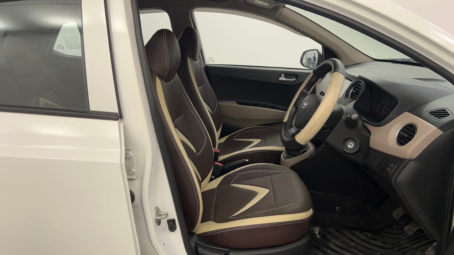 Used 2019 Hyundai Grand i10 Sportz 1.2 Kappa VTVT Petrol Manual interior RIGHT SIDE FRONT DOOR CABIN VIEW
