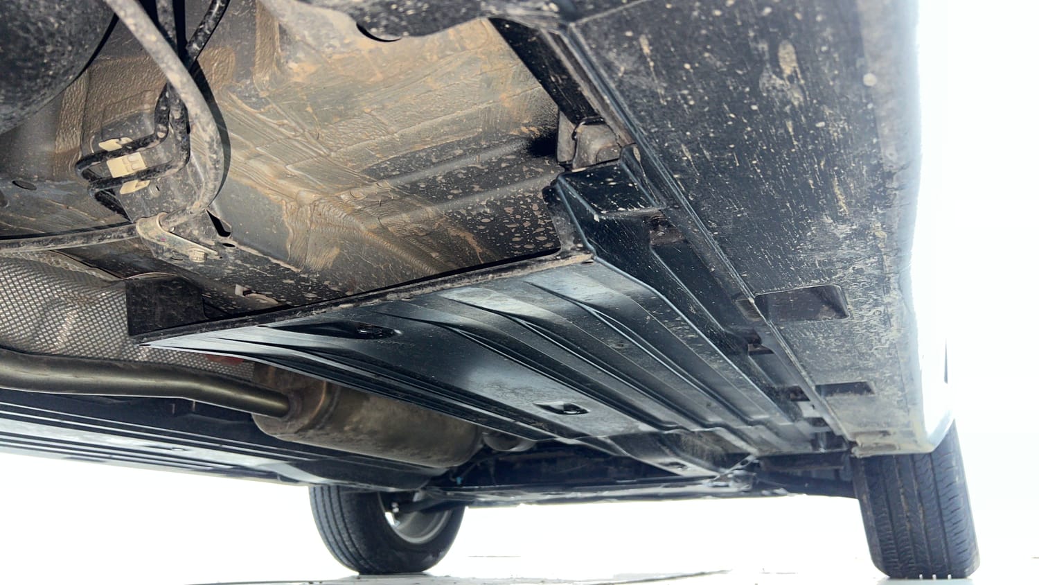 Used 2025 Toyota Urban Cruiser Hyryder V Hybrid Hybrid Automatic extra REAR RIGHT UNDERBODY VIEW