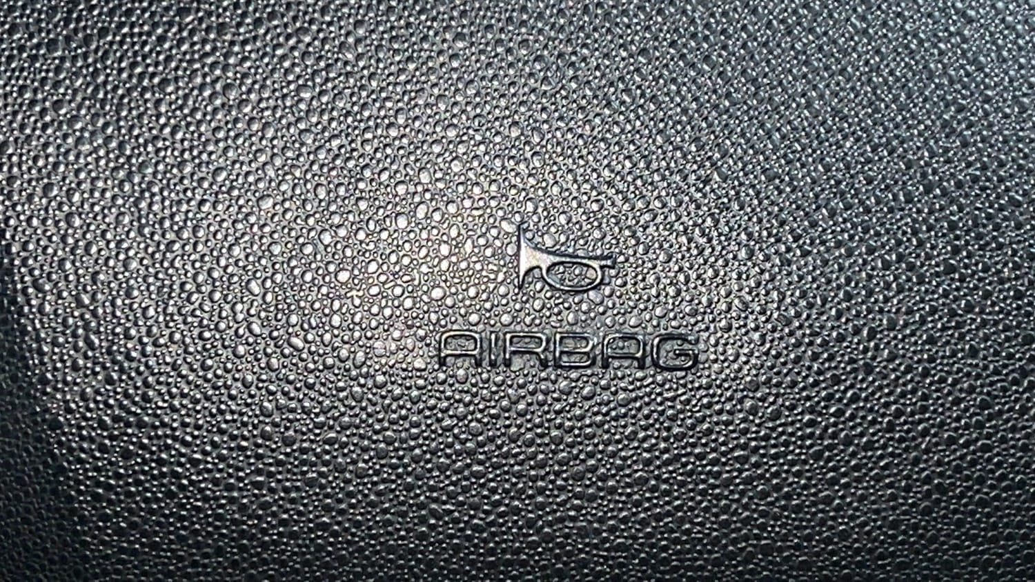 Used 2016 Mahindra XUV500 W4 Diesel Manual top_features Airbags