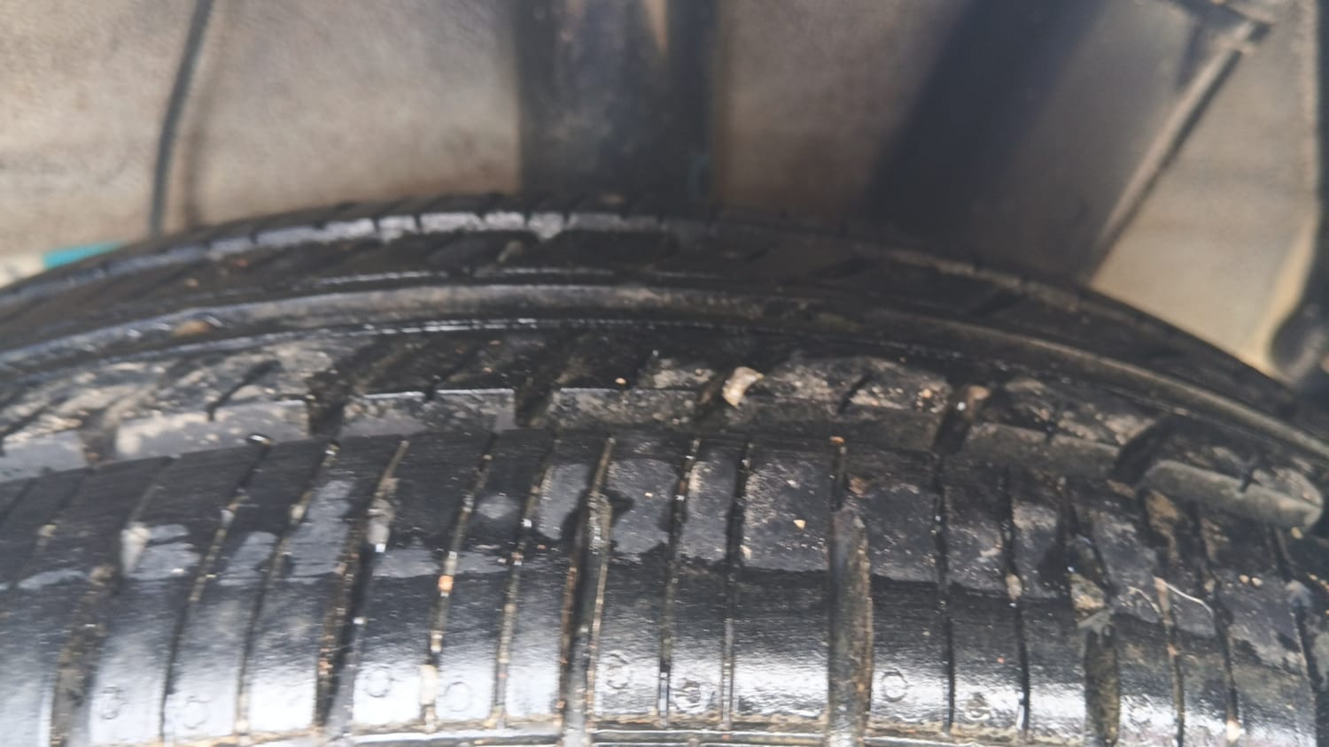 Used 2022 Hyundai Aura S 1.2 CNG Cng Manual tyres LEFT REAR TYRE TREAD VIEW