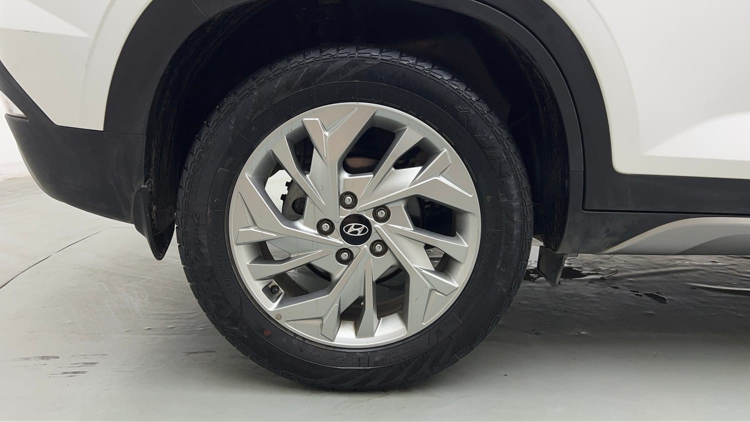 Used 2022 Hyundai Creta SX 1.5 Petrol Petrol Manual tyres RIGHT REAR TYRE RIM VIEW