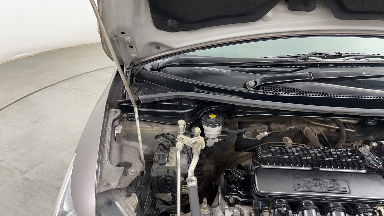 Used 2017 Honda Jazz V Petrol Petrol Manual engine ENGINE RIGHT SIDE HINGE & APRON VIEW