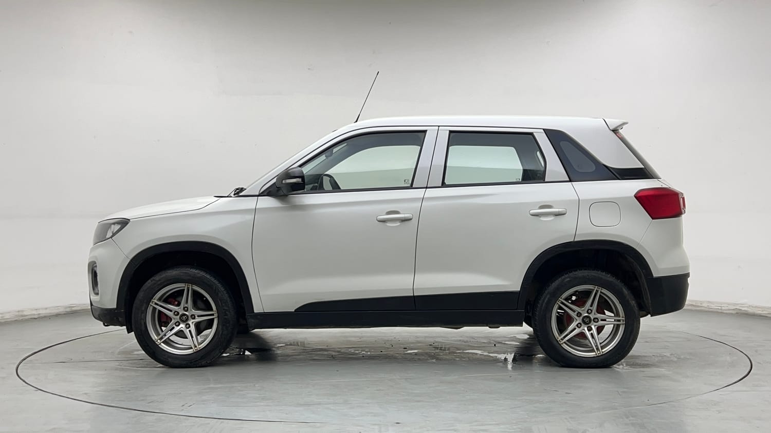 Used 2021 maruti-suzuki Vitara Brezza LXi Petrol Manual exterior LEFT SIDE VIEW