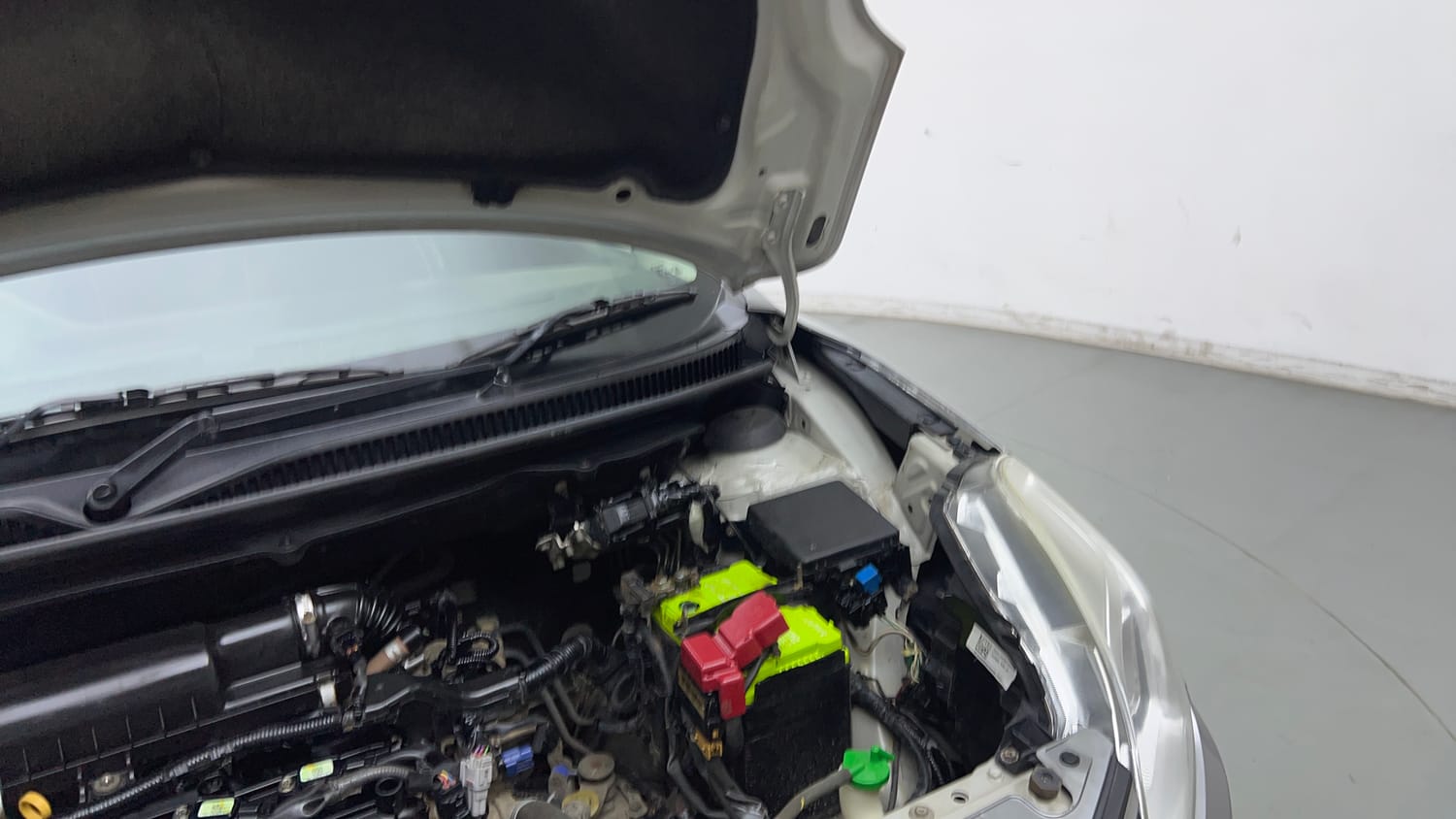 Used 2018 Maruti Suzuki Baleno Delta 1.2 Petrol Manual engine ENGINE LEFT SIDE HINGE & APRON VIEW