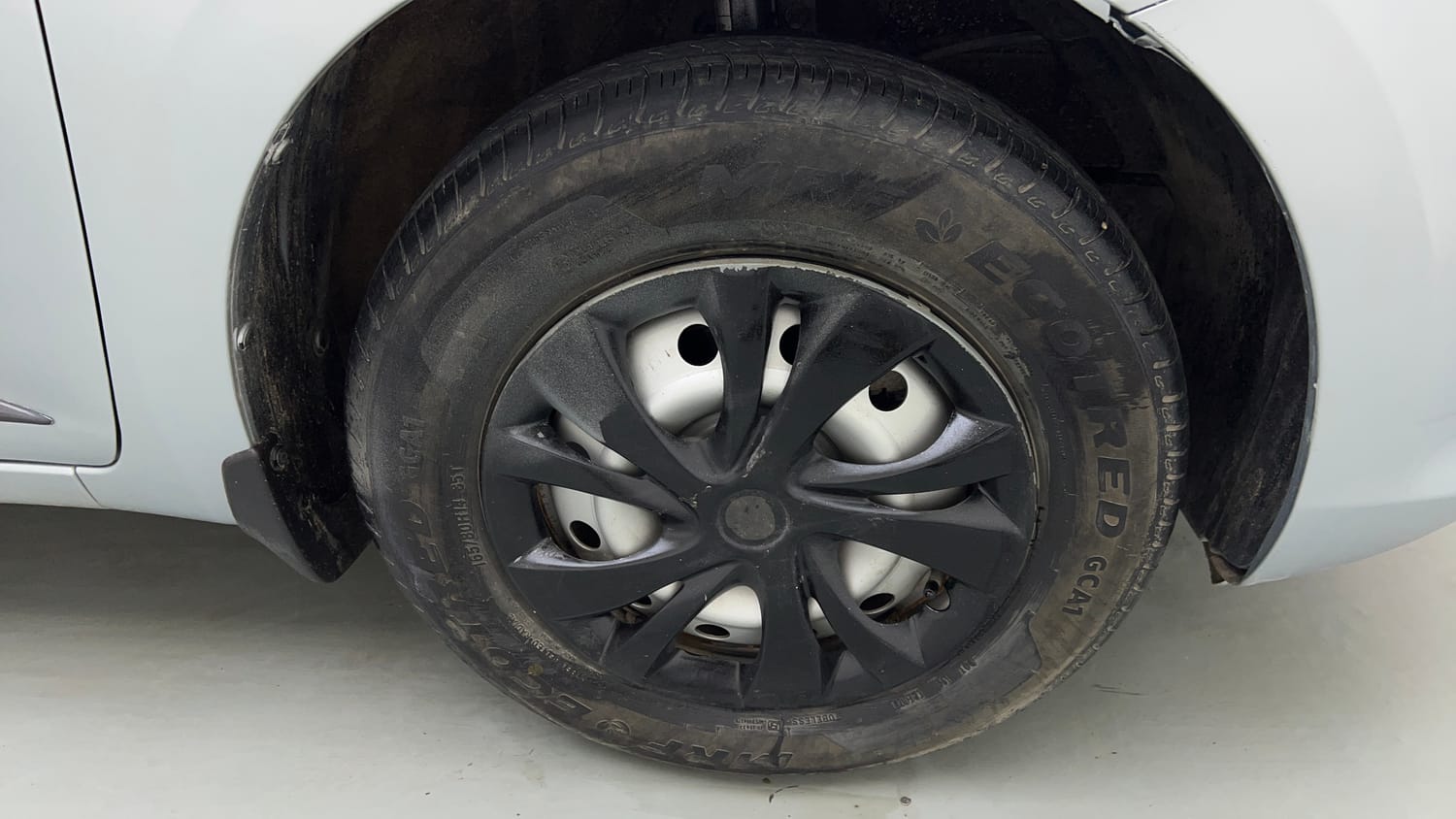 Used 2024 Maruti Suzuki Swift LXi Petrol Manual tyres RIGHT FRONT TYRE RIM VIEW