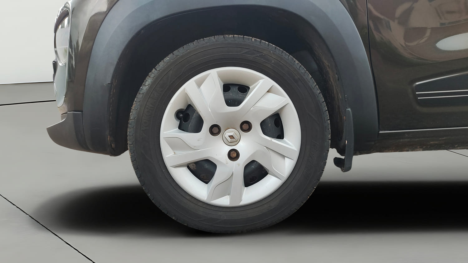 Used 2022 Renault Kwid RXT 1.0 AMT Petrol Automatic tyres LEFT FRONT TYRE RIM VIEW