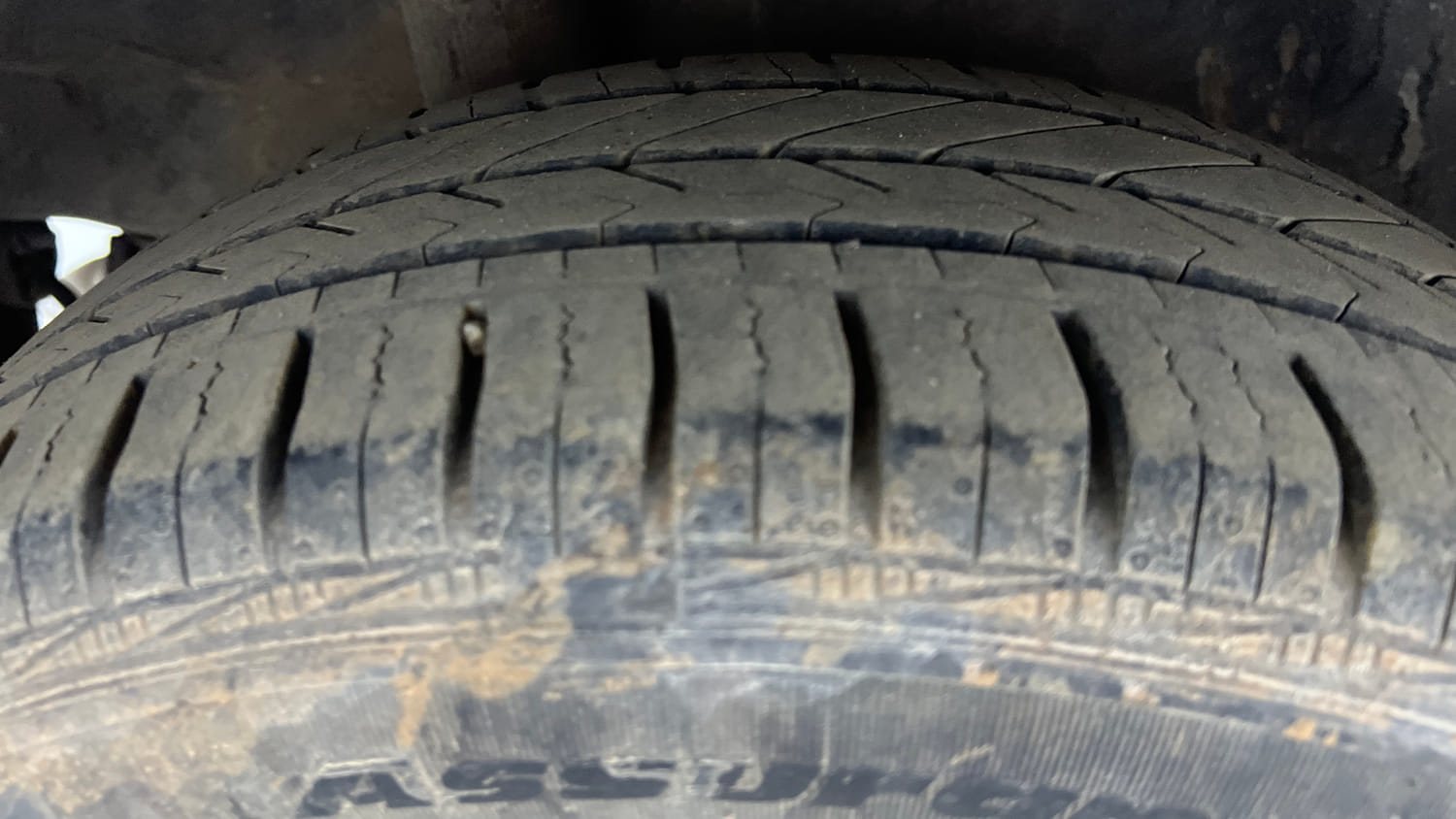 Used 2015 Honda Brio S MT Petrol Manual tyres RIGHT REAR TYRE TREAD VIEW