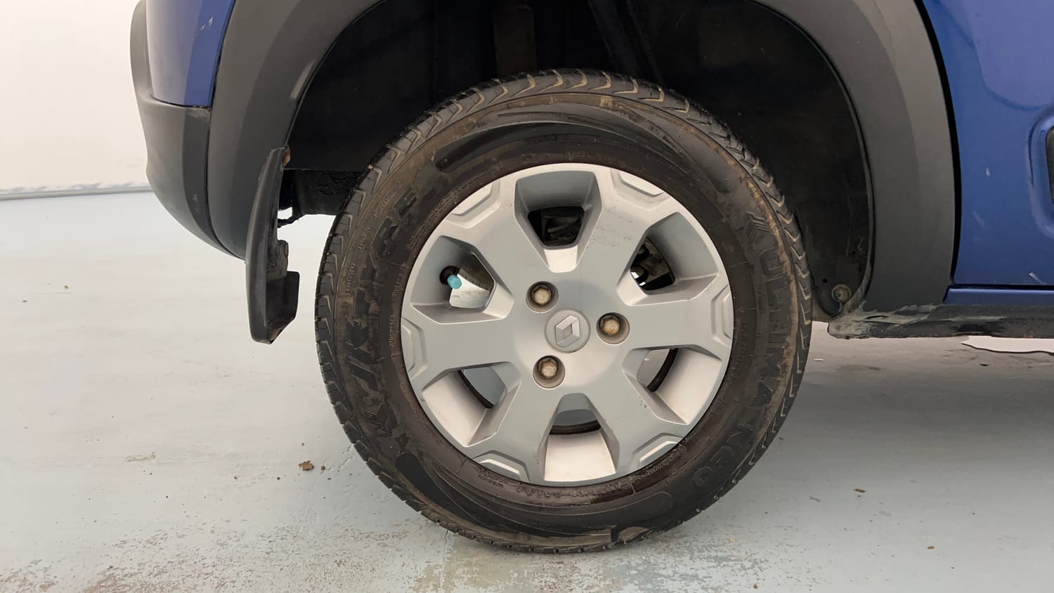 Used 2017 Renault Kwid CLIMBER 1.0 AMT Petrol Automatic tyres RIGHT REAR TYRE RIM VIEW