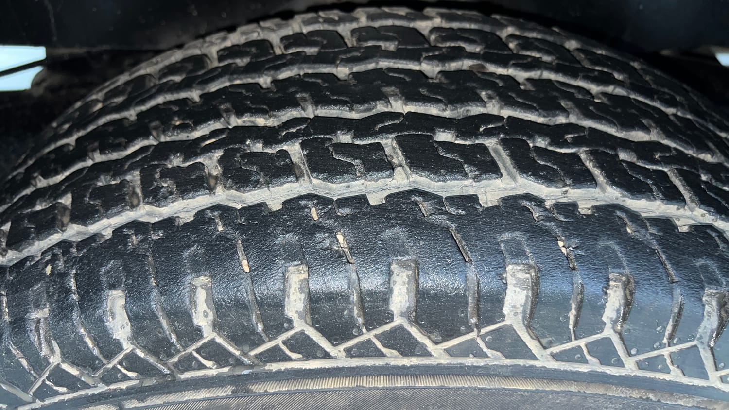 Used 2021 mahindra Thar LX Hard Top Petrol AT 4WD Petrol Automatic tyres RIGHT REAR TYRE TREAD VIEW